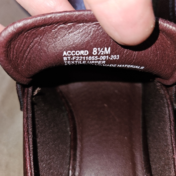 Baretraps Accord Penny Loafer in Eggplant color, women's size 8.5 - Picture 7 of 9